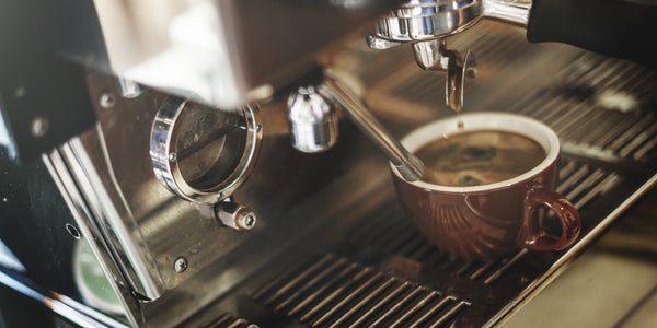 Jaki ekspres do kawy wybrać, aby pić pyszną kawę w domu?